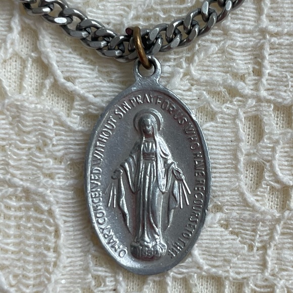 Vintage Sacred Medal Of Mary Pendant Silver Chain Religious Medallion From Italy - Picture 3 of 8